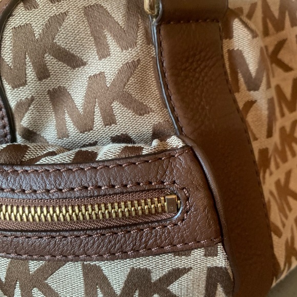 MICHAEL KORS signature monogram Beige Mocha jacquard LARGE satchel. Clean, zips. - Picture 2 of 10